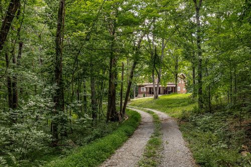2076 Martins Chapel Church Rd, Springfield, TN, 37172-6058 | Card Image