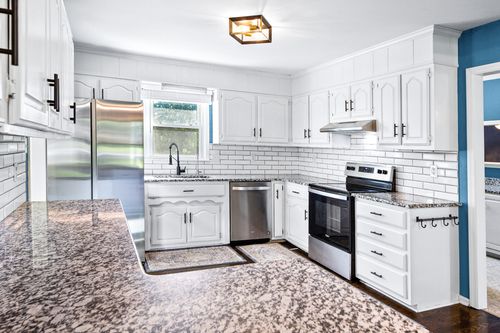 704 Redwood Cir, Columbia, TN, 38401-6036 | Card Image