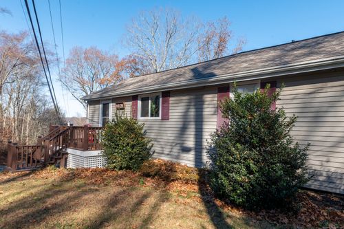 28 Farview Drive, Newtown, CT, 06482 | Card Image