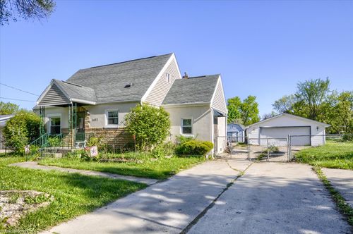 1037 Burns St, Mount Morris, MI, 48458-1107 | Card Image