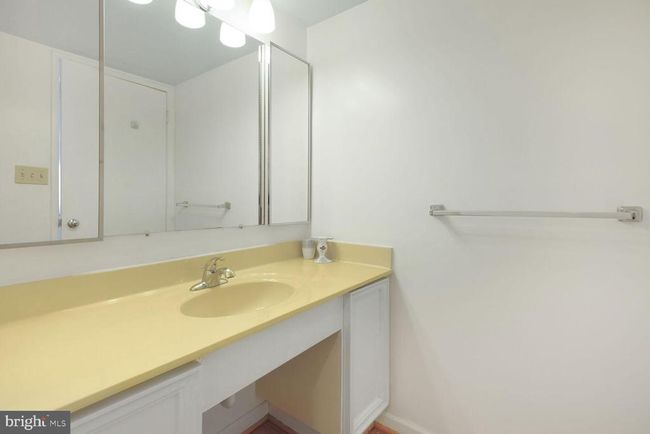 3-125 - 15115 Interlachen Dr, Condo with 1 bedrooms, 1 bathrooms and null parking in SILVER SPRING MD | Image 16