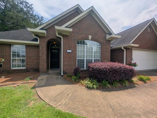 1519 Winter Valley Dr, Tupelo, MS, 38801-8121 | Card Image
