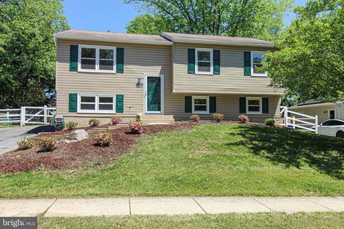 24201 Bush Hill Rd, GAITHERSBURG, MD, 20882-3906 | Card Image