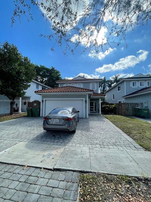 3134 Ne 3rd Dr, Homestead, FL, 33033-7197 | Card Image