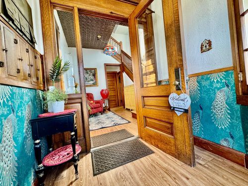 1464 Minnehaha Ave W, Saint Paul, MN, 55104-1911 | Card Image