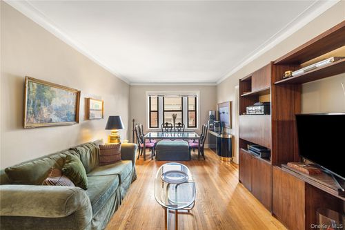 6n-34-24 82nd St, Jackson Heights, NY, 11372-2914 | Card Image