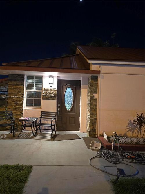 102 W 27th St, Hialeah, FL, 33010-1604 | Card Image