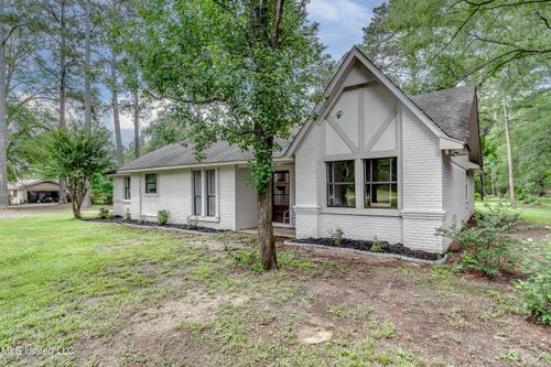 1096 Star Rd, Brandon, MS, 39042-9414 | Card Image