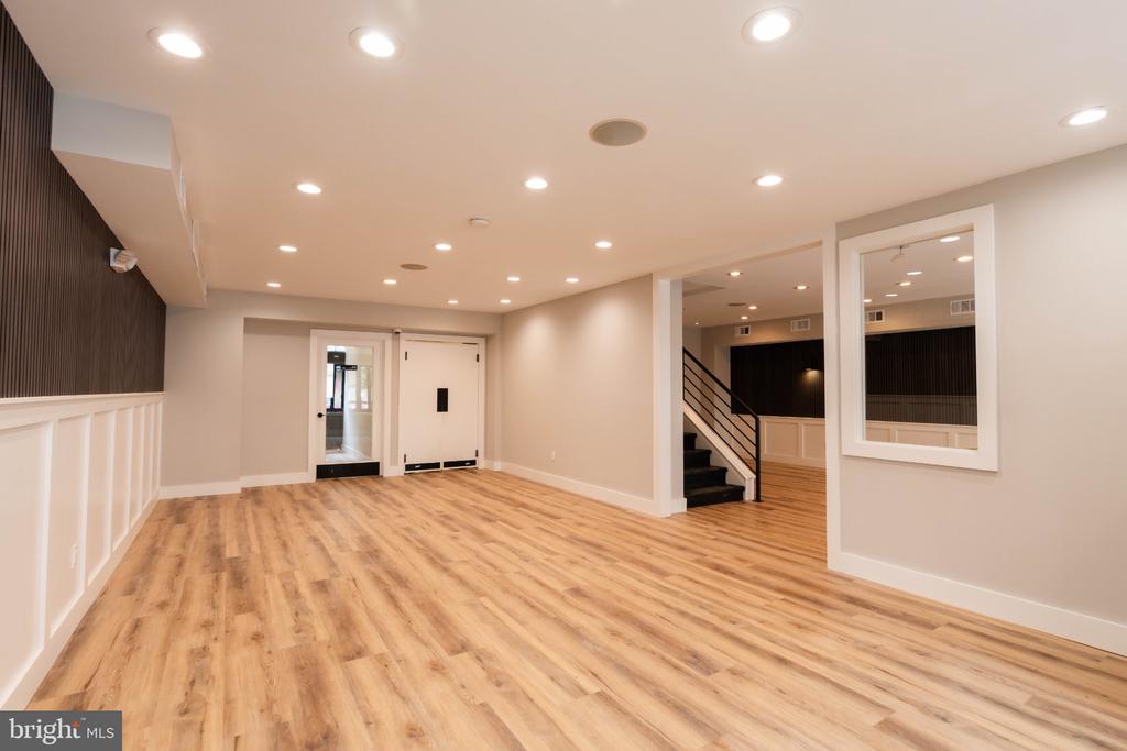 Commercial Sale in PHILADELPHIA 5