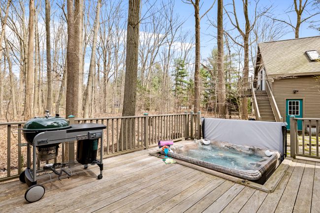 Deck and hot tub | Image 26