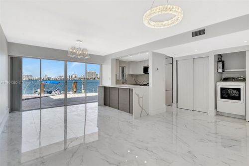 2-2807 Ne 164th St, North Miami Beach, FL, 33160-4043 | Card Image