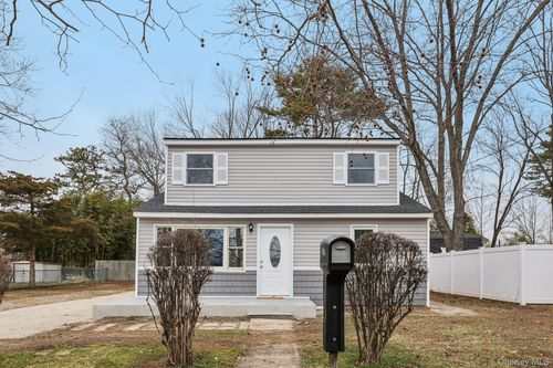 33 E Cherry St, Central Islip, NY, 11722-3849 | Card Image
