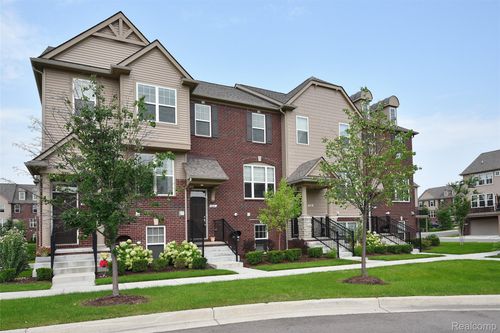 2888 Glenbar Cir, Rochester Hills, MI, 48307-4358 | Card Image