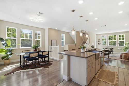 350 Circuit Way, Mountain View, CA, 94043 | Card Image