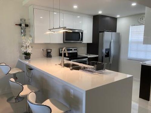 305-565 Oaks Ln, Pompano Beach, FL, 33069-3714 | Card Image