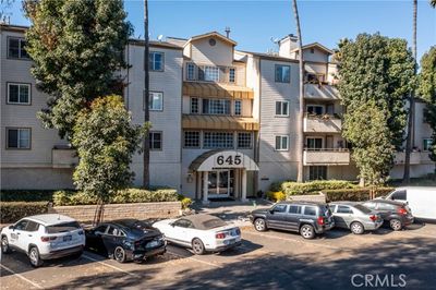 106 - Chestnut Avenue, Condo with 2 bedrooms, 2 bathrooms and 2 parking in Long Beach CA | Image 2