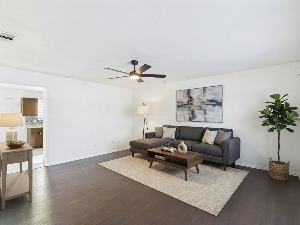 Residential Lease in Forest Hill 4
