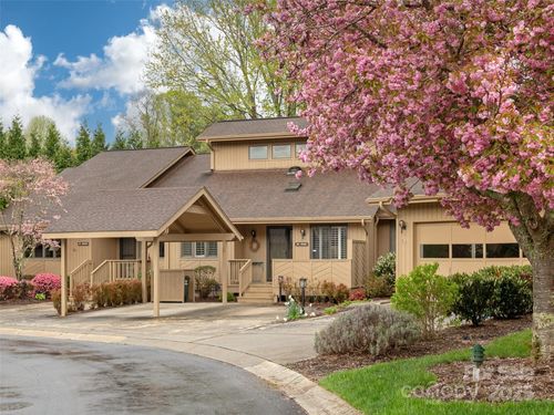 203 Wild Oak Ln, Hendersonville, NC, 28791-2911 | Card Image