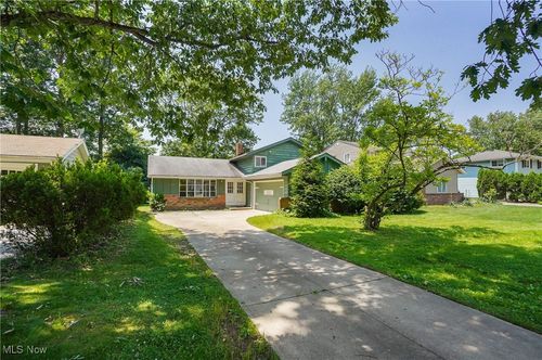 6572 Edgemoor Ave, Solon, OH, 44139-4018 | Card Image