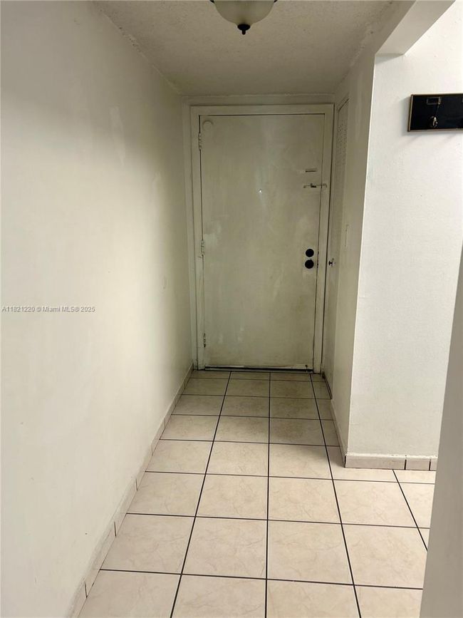 APT-511C - 1630 W 46 Th St, Condo with 2 bedrooms, 1 bathrooms and null parking in Hialeah FL | Image 5