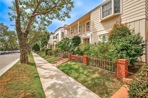 135 1/2 S Canon Drive, Beverly Hills, CA, 90212 | Card Image