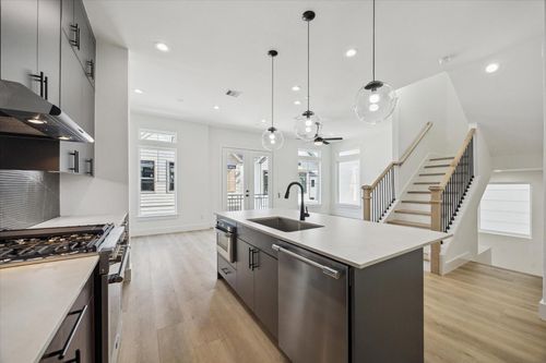 754 Curtin St, Houston, TX, 77018-2106 | Card Image