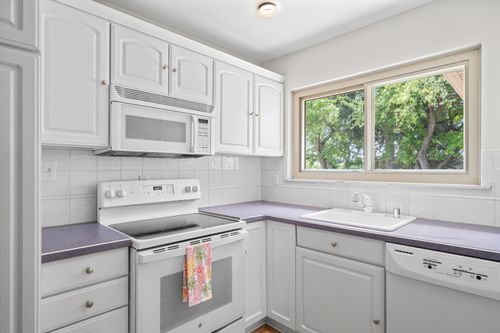 30906 Roycroft St, Livonia, MI, 48154-3214 | Card Image