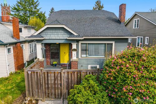 5020 7th Ave Ne, Seattle, WA, 98105-3601 | Card Image
