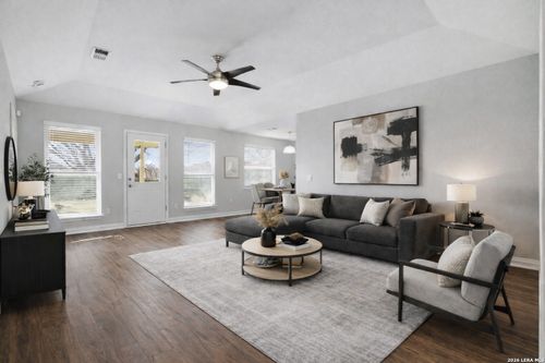 23 Shadow Cir, New Braunfels, TX, 78130-4816 | Card Image
