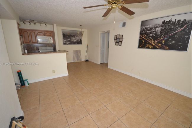 APT-2102 - 2796 S University Dr, Condo with 2 bedrooms, 2 bathrooms and null parking in Davie FL | Image 5