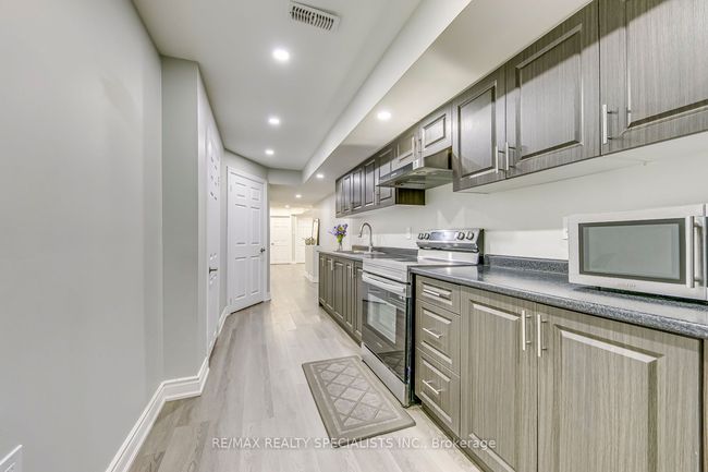 328 Valleyway Dr, House other with 8 bedrooms, 6 bathrooms and 4 parking in Brampton ON | Image 30