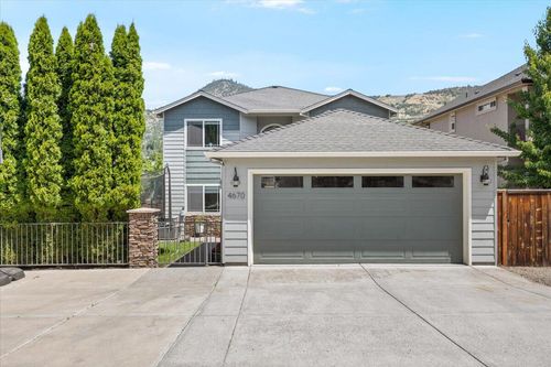 4670 Hillcrest Rd, Medford, OR, 97504-9686 | Card Image