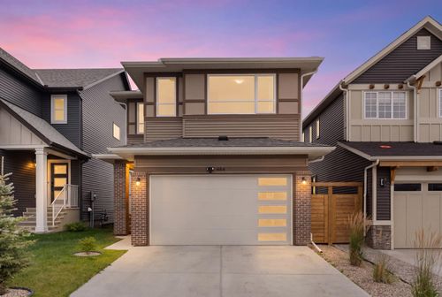 464 Lawthorn Way Se, House with 3 bedrooms, 3 bathrooms and 4 parking in Airdrie AB | Card Image