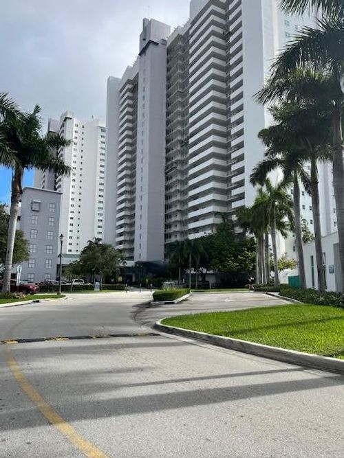 808-14951 Royal Oaks Ln, North Miami, FL, 33181-2474 | Card Image