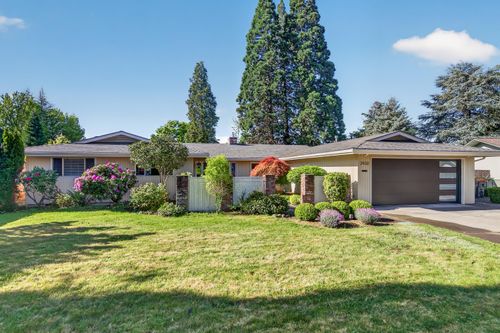 2432 London Cir, Medford, OR, 97504-7721 | Card Image
