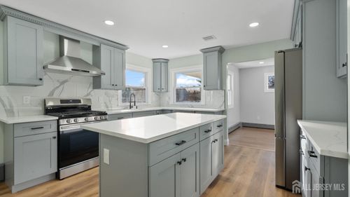 514 Longwood Ave, Bound Brook, NJ, 08805-1612 | Card Image