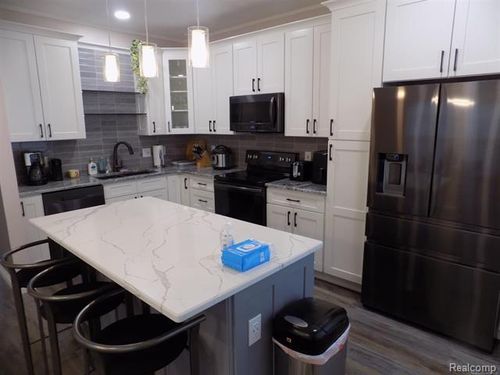 36225 Dominion Cir, Sterling Heights, MI, 48310-7457 | Card Image