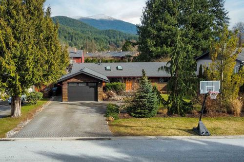 1518 Eagle Run Dr, Brackendale, BC, V0N1H0 | Card Image