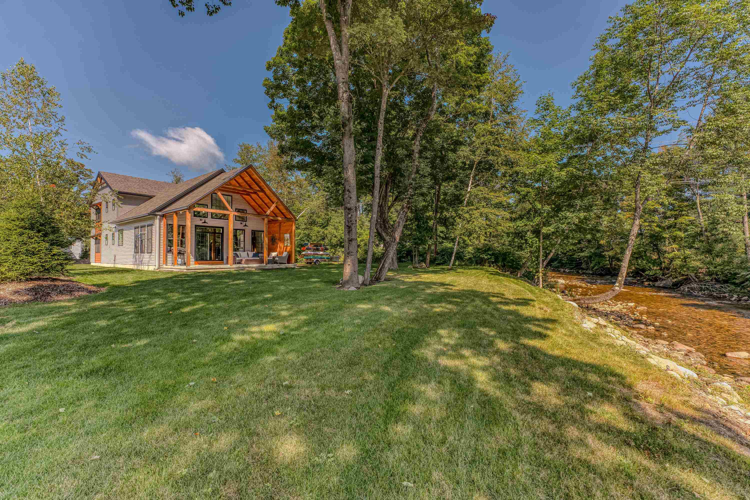 Resnick Cir, North Woodstock, NH 03262