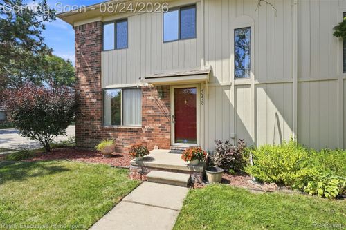 17-40830 Highpointe Dr, Clinton Township, MI, 48038-2556 | Card Image