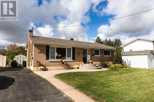 29 Routledge Ave, Sault Ste. Marie, ON, P6B2X8 | Card Image