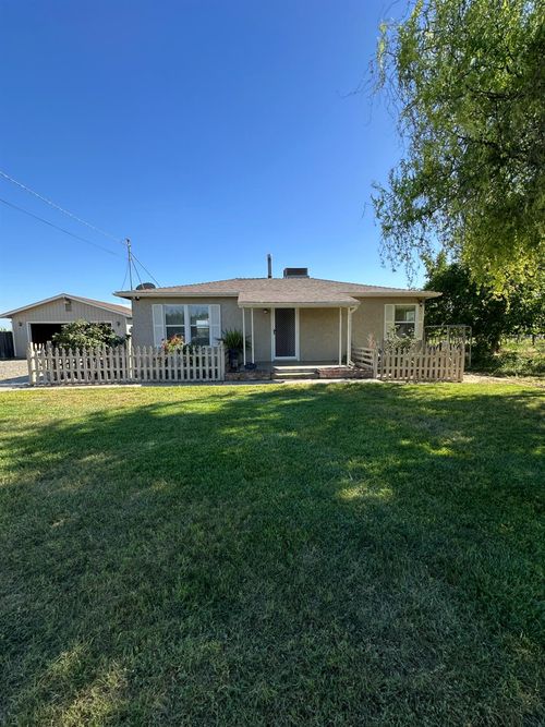 3083 E Rose Ave, Fresno, CA, 93725-9687 | Card Image