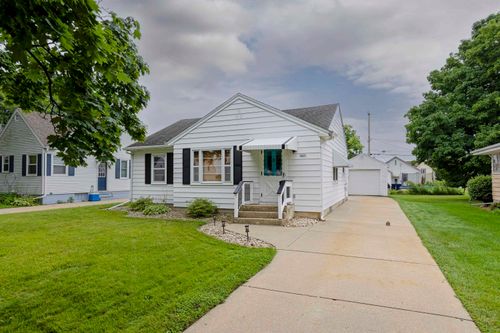 1421 Maple Ave, Janesville, WI, 53548-2836 | Card Image
