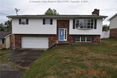 909 Centers Road, House other with 3 bedrooms, 2 bathrooms and null parking in Charleston WV | Image 1