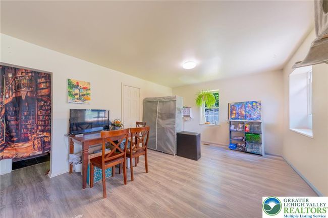 7112 Howell Ter, House other with 4 bedrooms, 2 bathrooms and null parking in Stroudsburg PA | Image 7