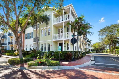 1002 E Heritage Club Cir, Delray Beach, FL, 33483-3482 | Card Image