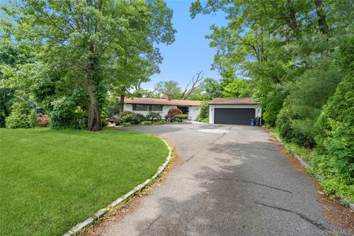 27 Parkway Dr, Roslyn Heights, NY, 11577-2705 | Card Image