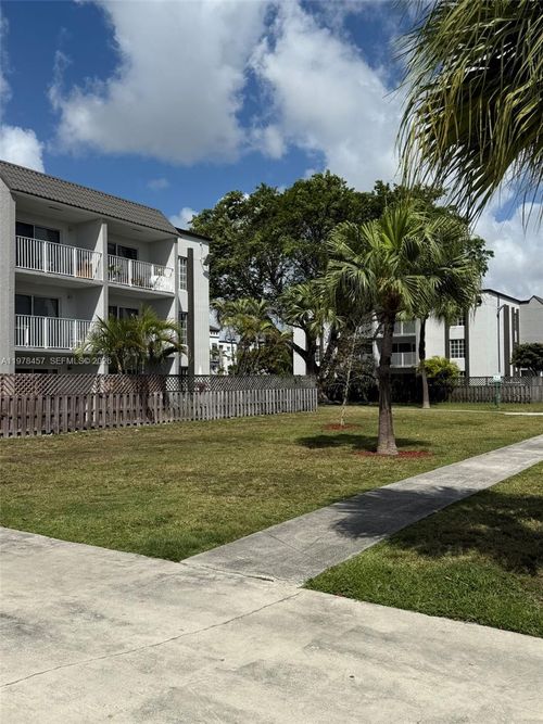 apt-304-5122 Nw 79th Ave, Doral, FL, 33166-4751 | Card Image