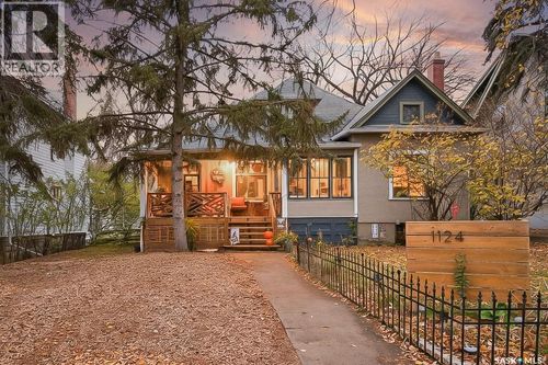 1124 1st Ave Nw, Moose Jaw, SK, S6H3N3 | Card Image