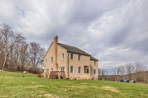 339 Lindsay Rd, Zelienople, PA, 16063-3215 | Card Image